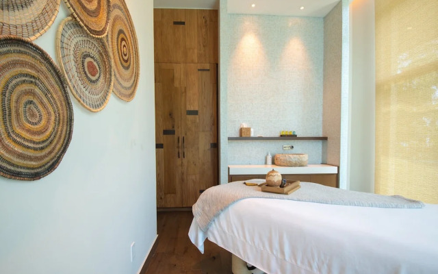 Kimpton Grand Roatan Resort And Spa by IHG