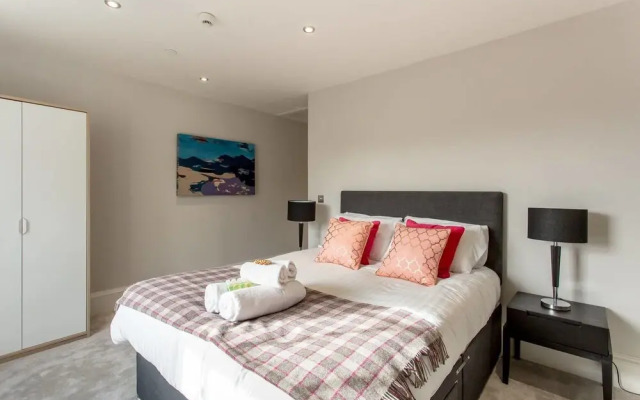 Heart of the City Luxury 3 Bedroom Apartment