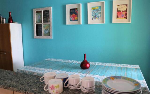 Fica, Vai ter Bolo Hostel