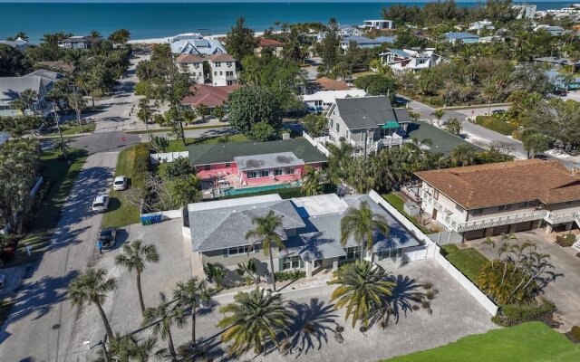 Surf Riders 4 Bedroom Home