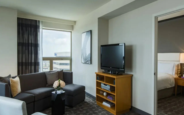Renaissance Chicago O'Hare Suites Hotel