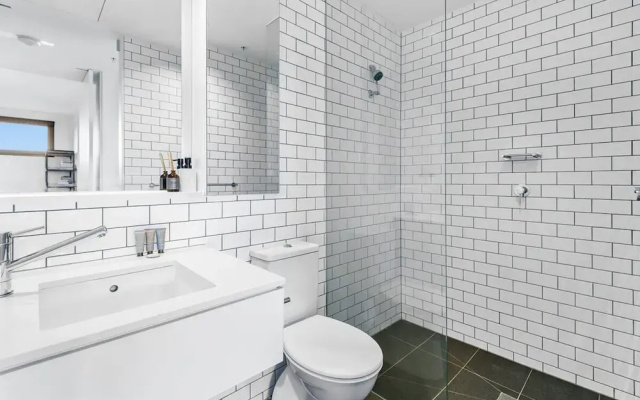 Pristine 1-bed Apartment Near Local Cafes