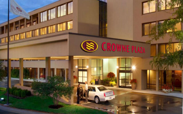 Crowne Plaza Indianapolis-Airport