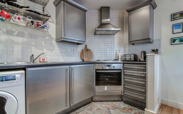 Bright, Spacious 2BR Ancoats Apt for 4 W/balcony