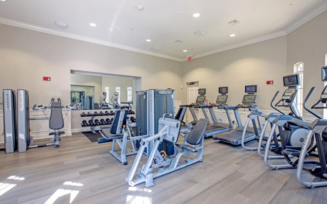 3 Bedroom Premium Lakeview Condo-1012