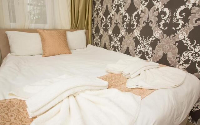Honey Hotel