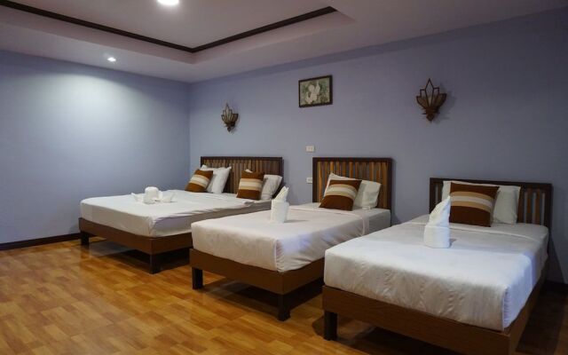 Lampang Bouteak Resort