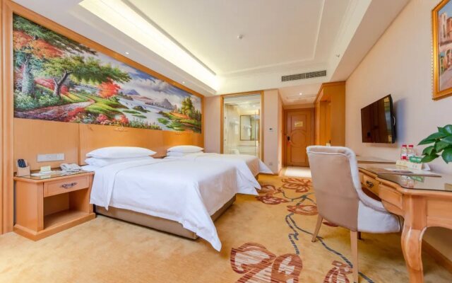 Vienna Hotel (Huiyang Sanhe Square)