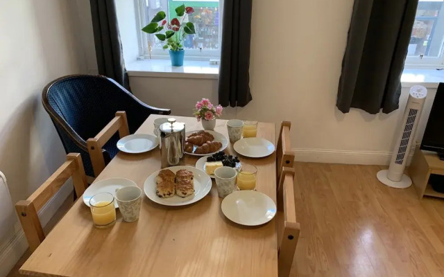 High street Flat