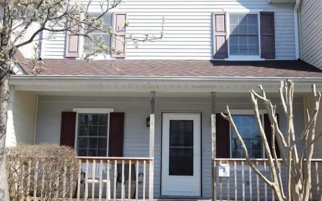 King Charles Avenue 408 #2