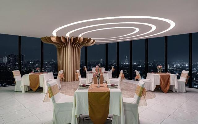 Whiz Luxe Hotel Spazio Surabaya