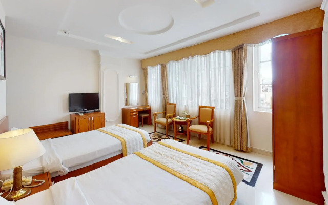 Tan Hoang Long Hotel