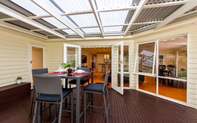 Lovely 5BR house walk to train and shops