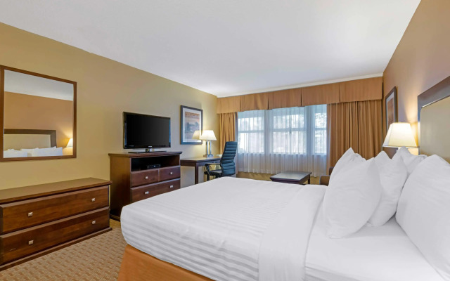 Best Western Plus Emerald Isle Hotel