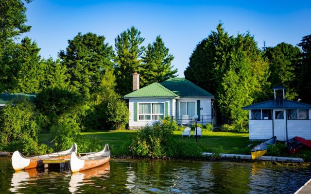 Elmhirst's Resort - On a lake