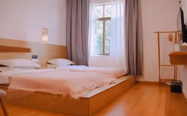 Weizhou Island 37.2℃ Homestay (Shell Beach Branch)