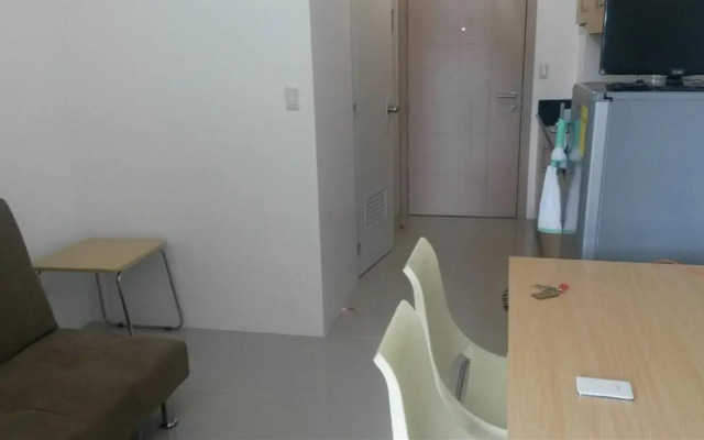 SM Light Residence - 1BR Condo with Balcony FF