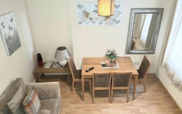 Cedar Villa - Inviting 5-bed House in Chatham-