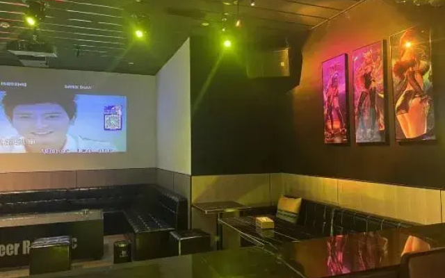 Yijie Electric Sports Hotel