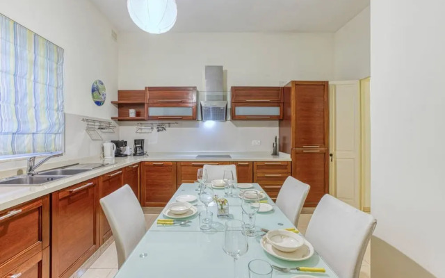 St James the Traditional 4-bed Townhouse Terrace