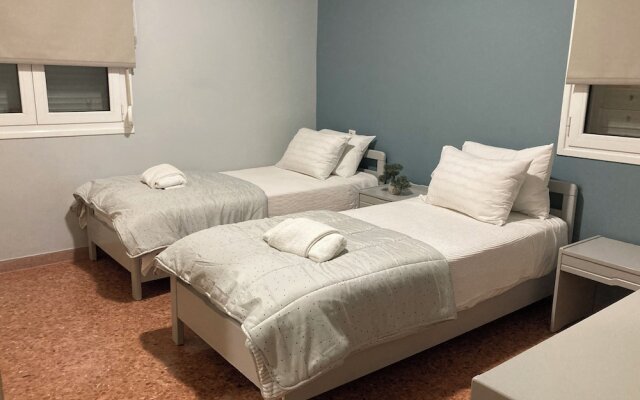 Yanni's Urban Residence