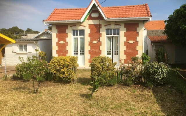House with 2 Bedrooms in Soulac-Sur-Mer, with Enclosed Garden - 200 M From the Beach