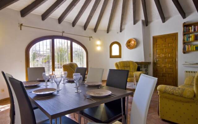 Villa - 4 Bedrooms with Pool and WiFi - 104982