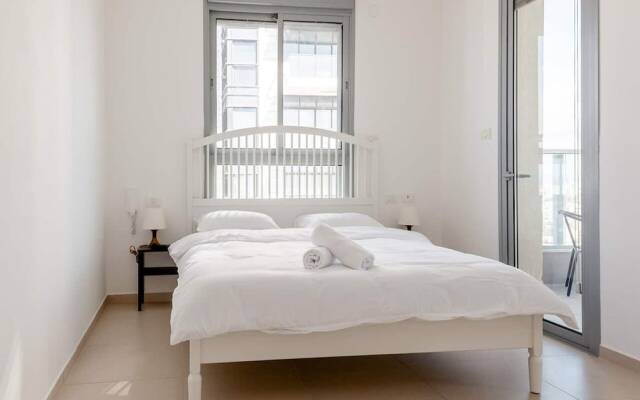 O-O Group -Luxury 3BR APT See View Tower