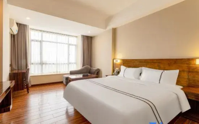 Guijia Business Hotel (Zhanjiang Wuchuan Airport)