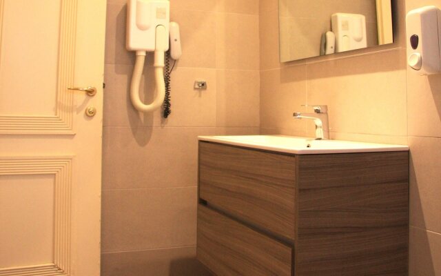 Piraeus City Hotel