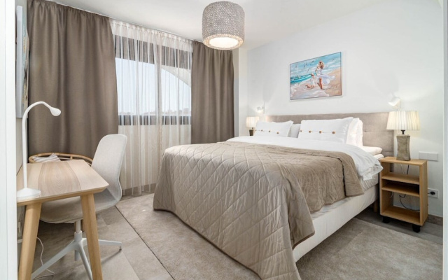 Inf26h- Comfortable and Spacious City Apartment