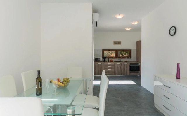 Amazing Home in Buici With Wifi and 4 Bedrooms