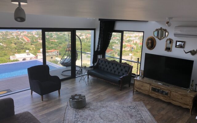 Ultra Lux Sea View Villa in Kyrenia