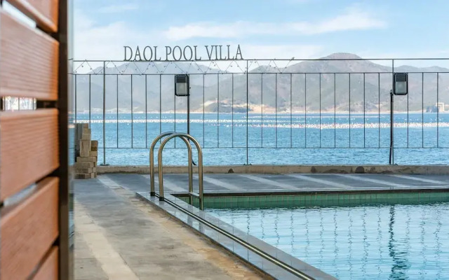 Geoje Daol Pool Villa Pension
