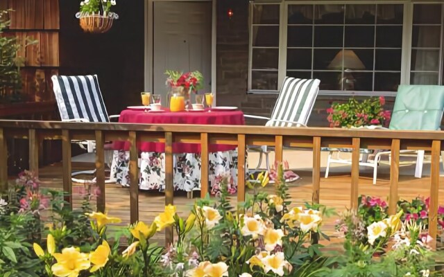 Crescent Lodge and Country Inn - Adults Only