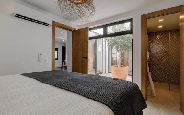 Renovated townhouse San Roque 91