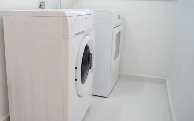 YalaRent Sunny 3BR APT - Families only