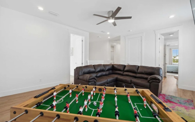 Blissful Getaway 4 BDR Whole Home Heated Pool!