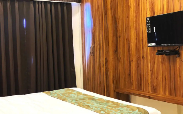 The Grand Sarovar Inn and Suites