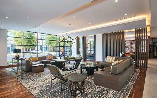 Global Luxury Suites Clarendon Metro
