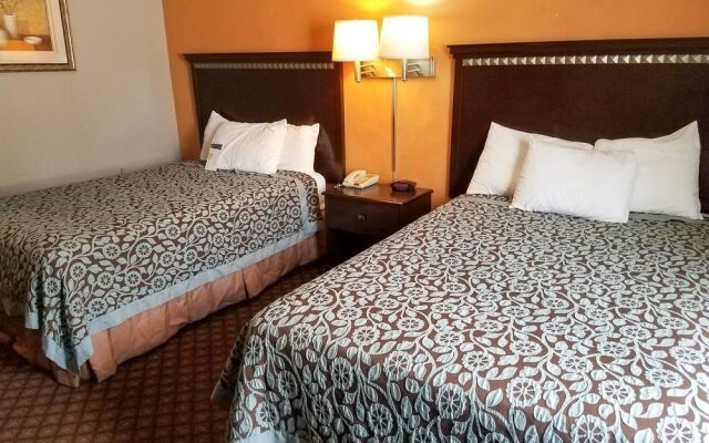 Oyo Townhouse Dodge City Ks