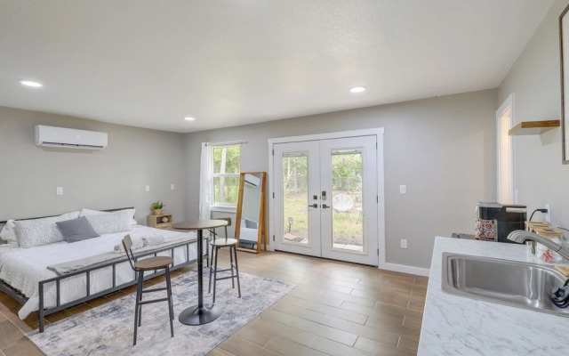 Pet-Friendly Temple Guest Suite!