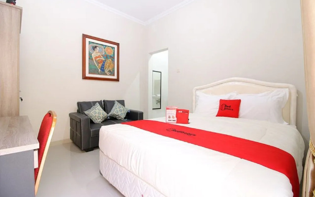 RedDoorz Plus near STIE YKPN