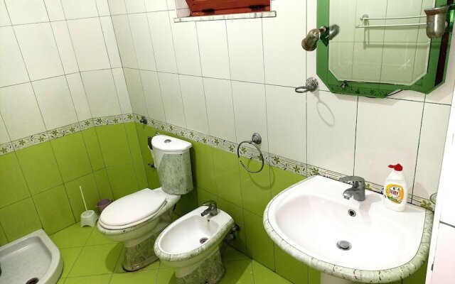 "quiet Independent Apartment With Garden."