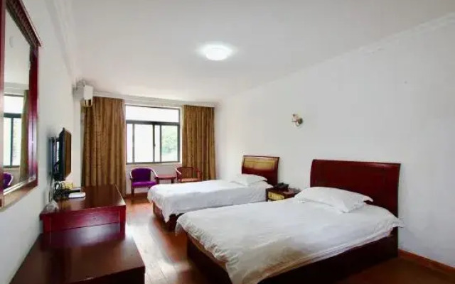 Pinghu Longyuan Hotel