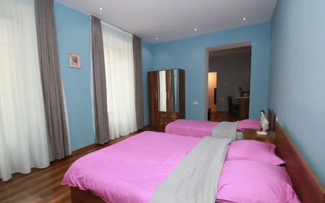 Rose Apartment in Tbilisi