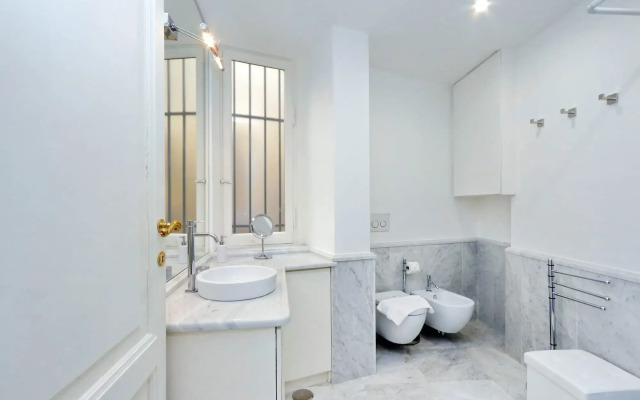 Prestigious Apartment Via Veneto