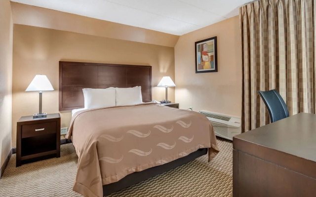 Quality Inn & Suites Cincinnati Uptown Norwood