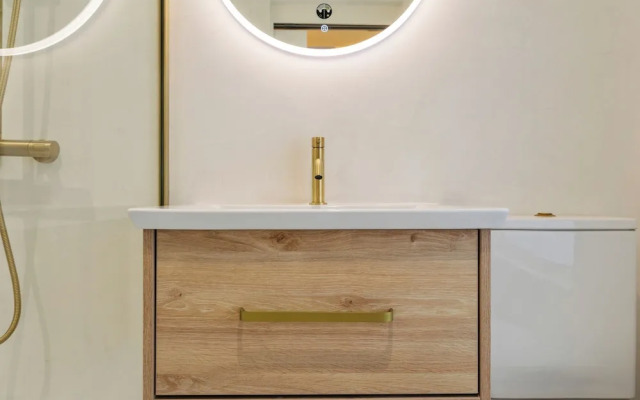 Modern 2-bed Apartment - Sleeps 6 - Seafront View