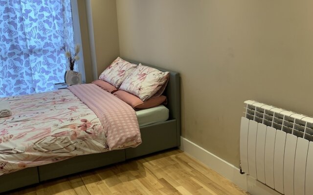 Charming 2-bed Apartment in Kingston Upon Thames